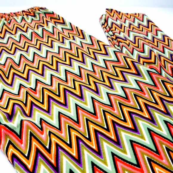 Soft Leggings (zig zag print) - Picture 3 of 3